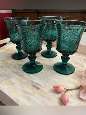 NWT: La Rochère AMBOISE Large Wine/Goblet NIGHT BLUE (Teal) 4-pc Set FRANCE